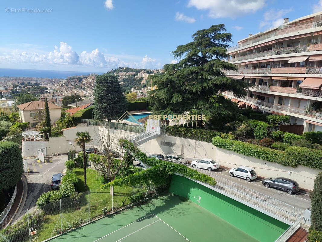 Vue sud ouest avec piscine - Appartement à NICE