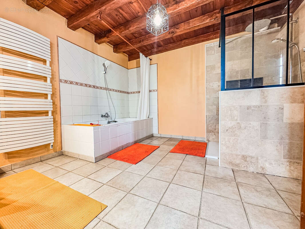 Maison à SAINT-JULIEN-EN-BORN