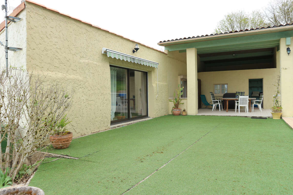 Maison à FONTCOUVERTE