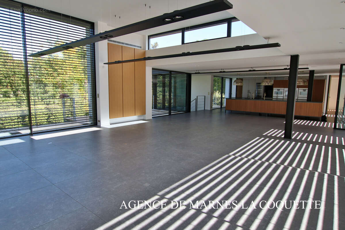 Maison à VILLE-D&#039;AVRAY