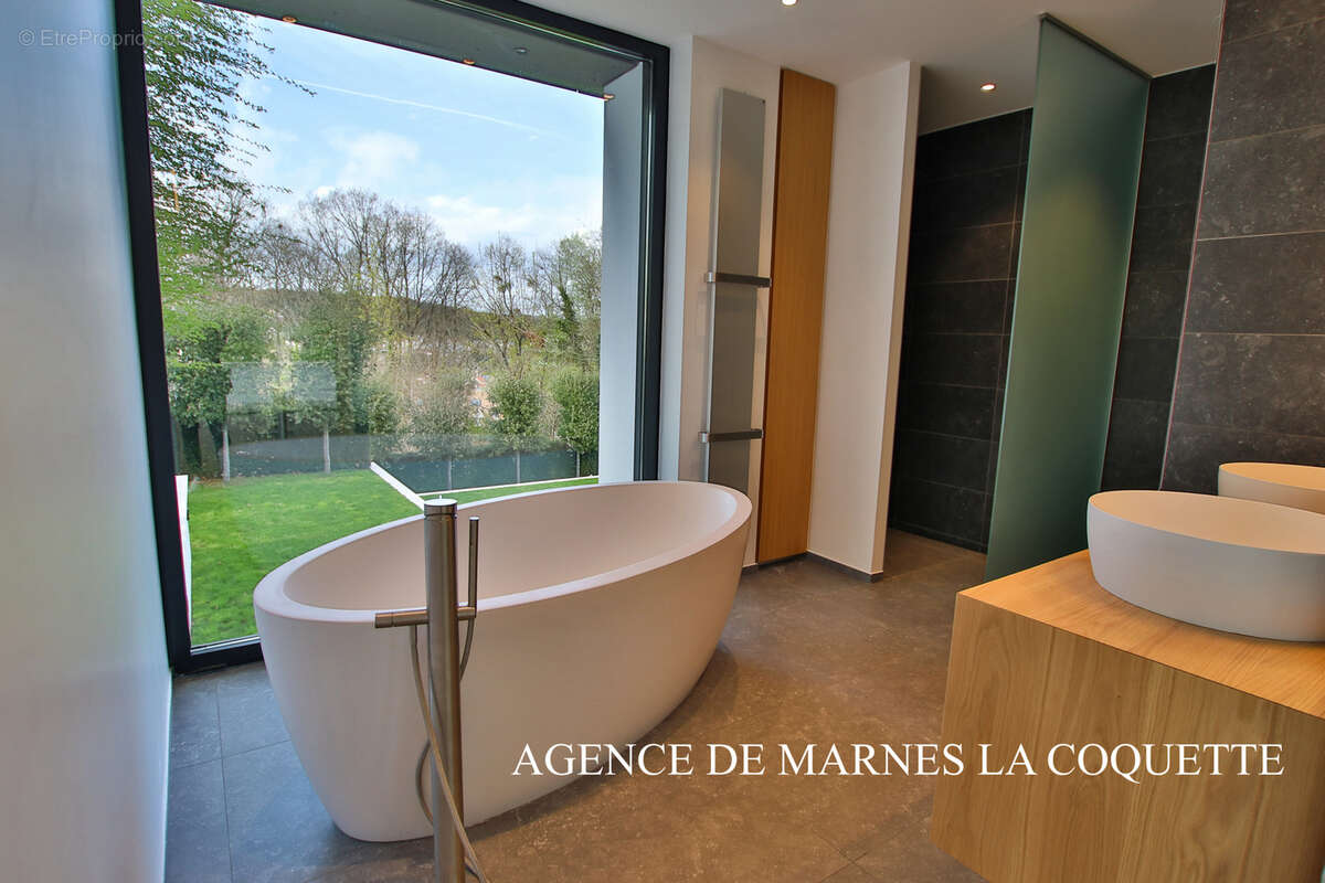 Maison à VILLE-D&#039;AVRAY