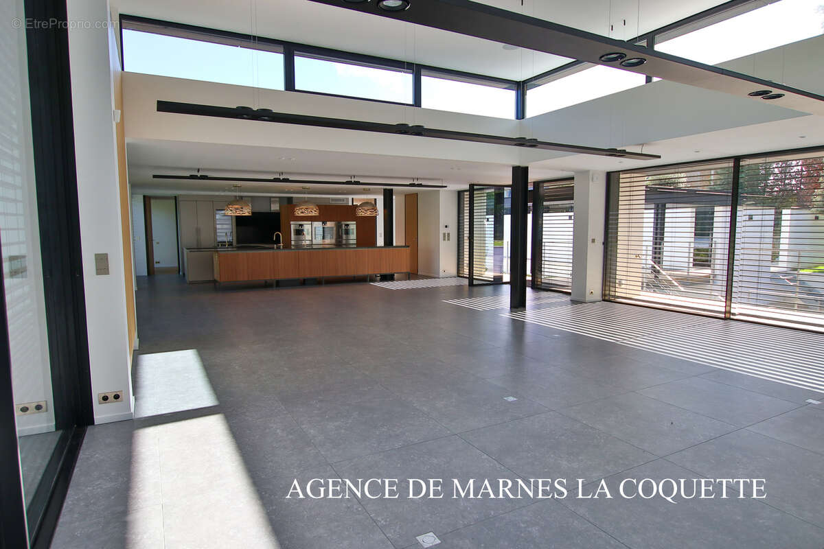 Maison à VILLE-D&#039;AVRAY