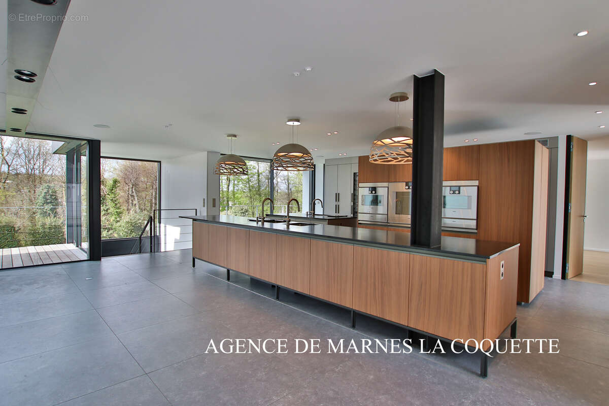 Maison à VILLE-D&#039;AVRAY