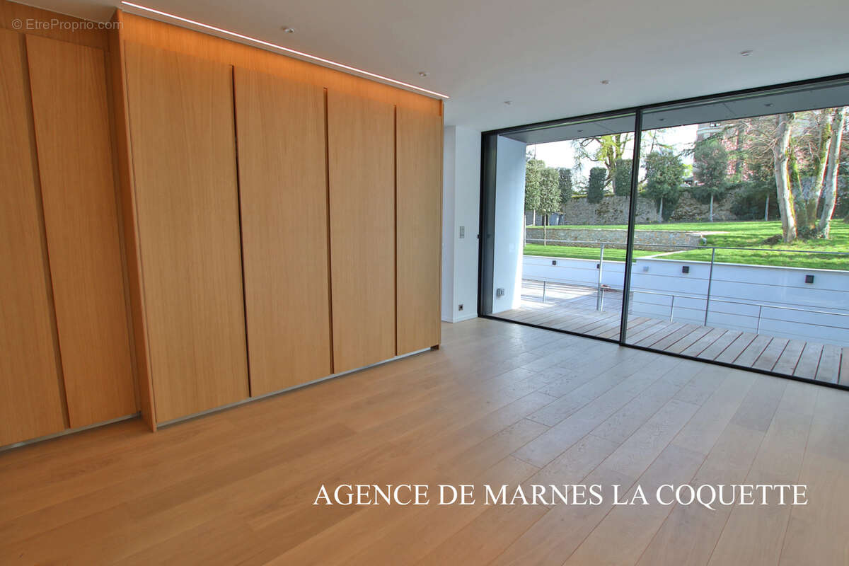 Maison à VILLE-D&#039;AVRAY