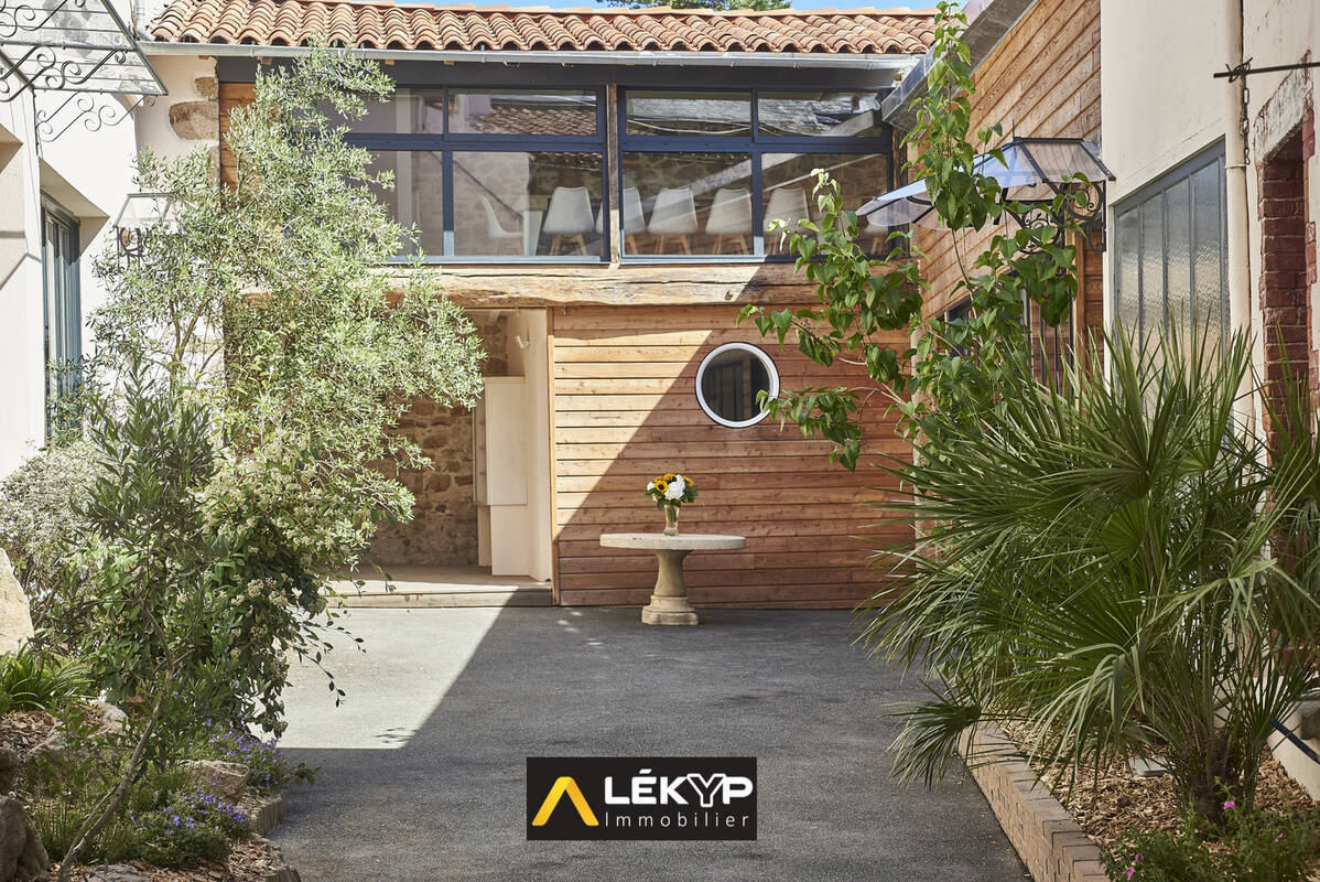 Commerce à MORTAGNE-SUR-SEVRE