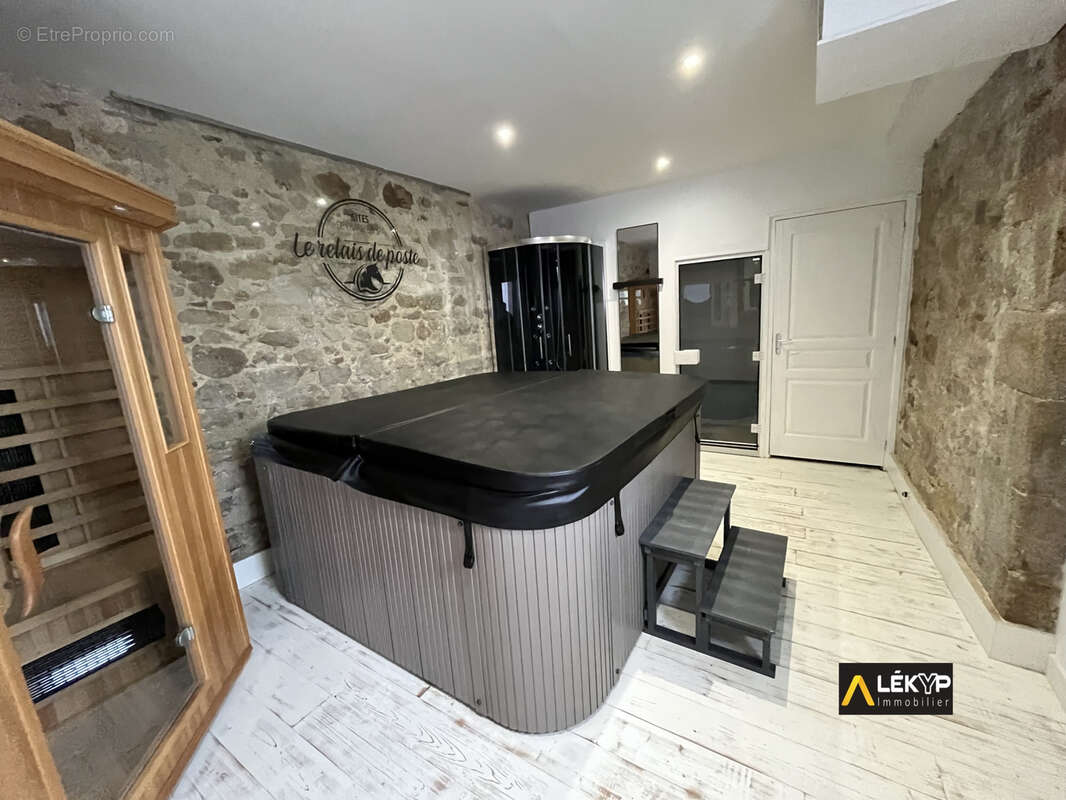 Commerce à MORTAGNE-SUR-SEVRE