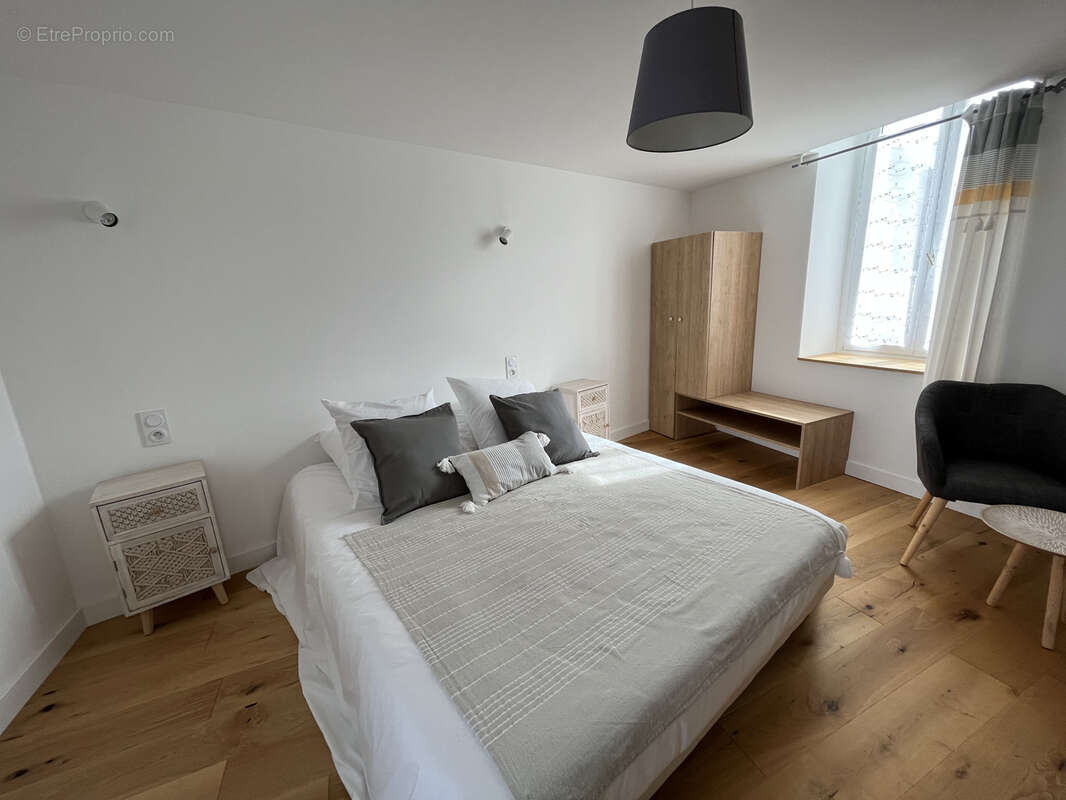 Commerce à MORTAGNE-SUR-SEVRE