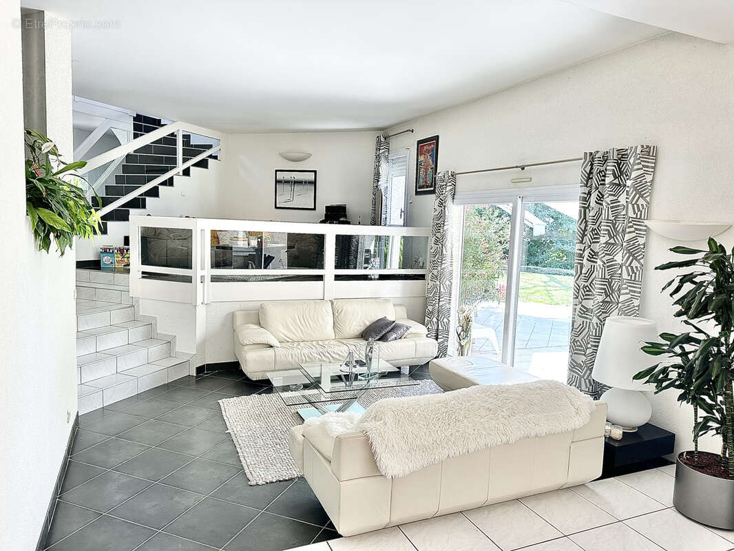 Maison à SAINT-CERGUES