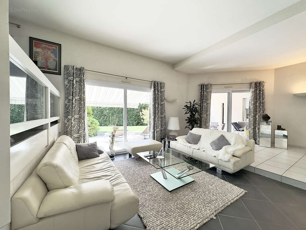 Maison à SAINT-CERGUES