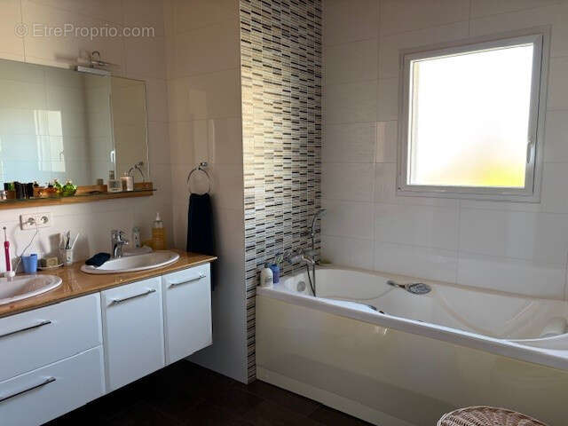 Maison à TALMONT-SAINT-HILAIRE