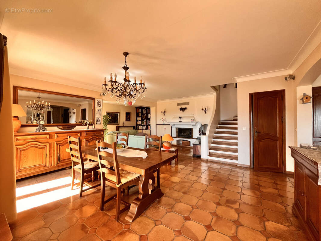 Maison à LES ISSAMBRES