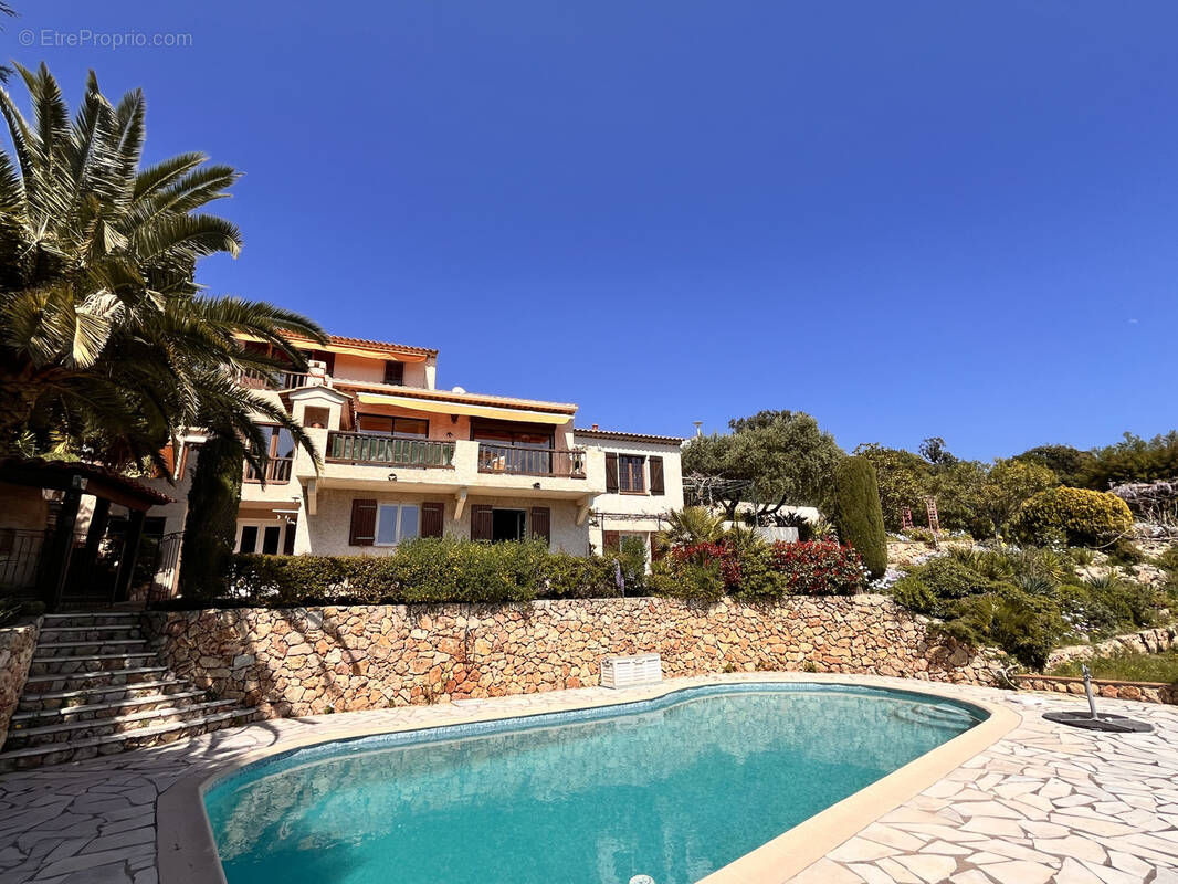 Maison à LES ISSAMBRES