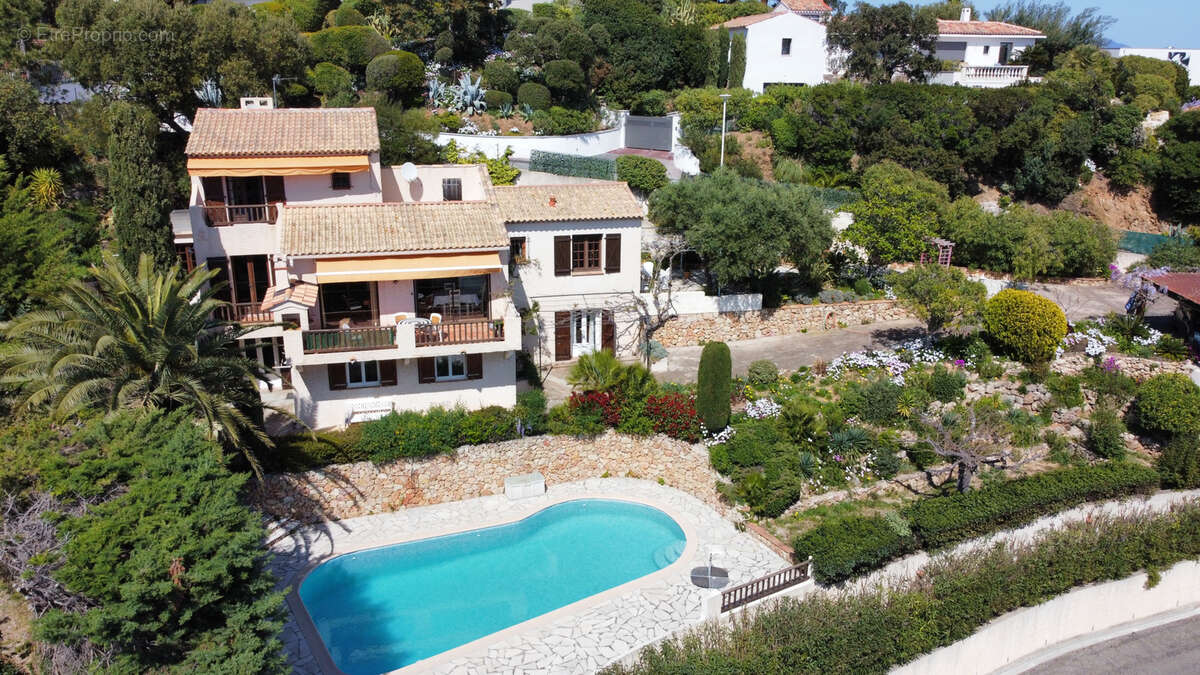 Maison à LES ISSAMBRES