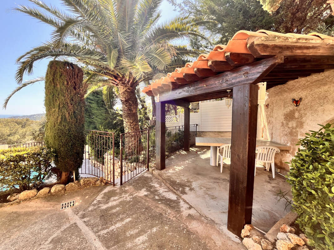 Maison à LES ISSAMBRES