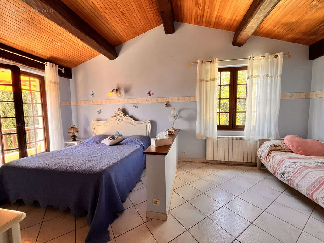 Maison à LES ISSAMBRES