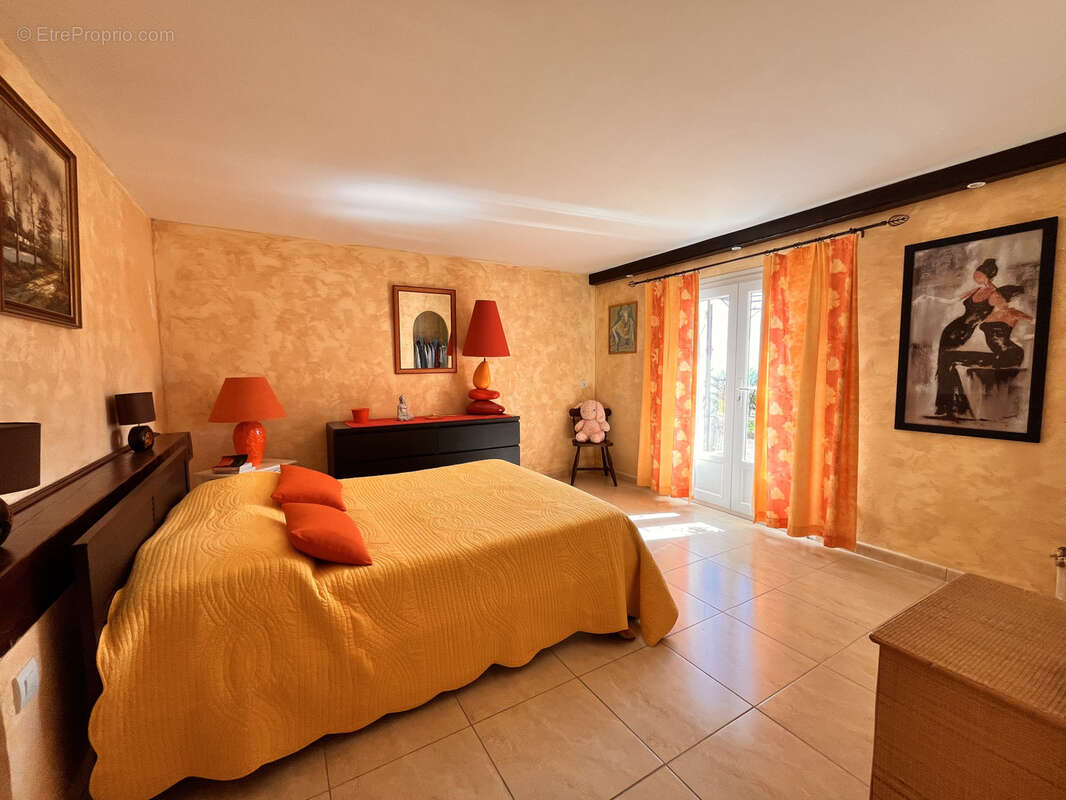 Maison à LES ISSAMBRES