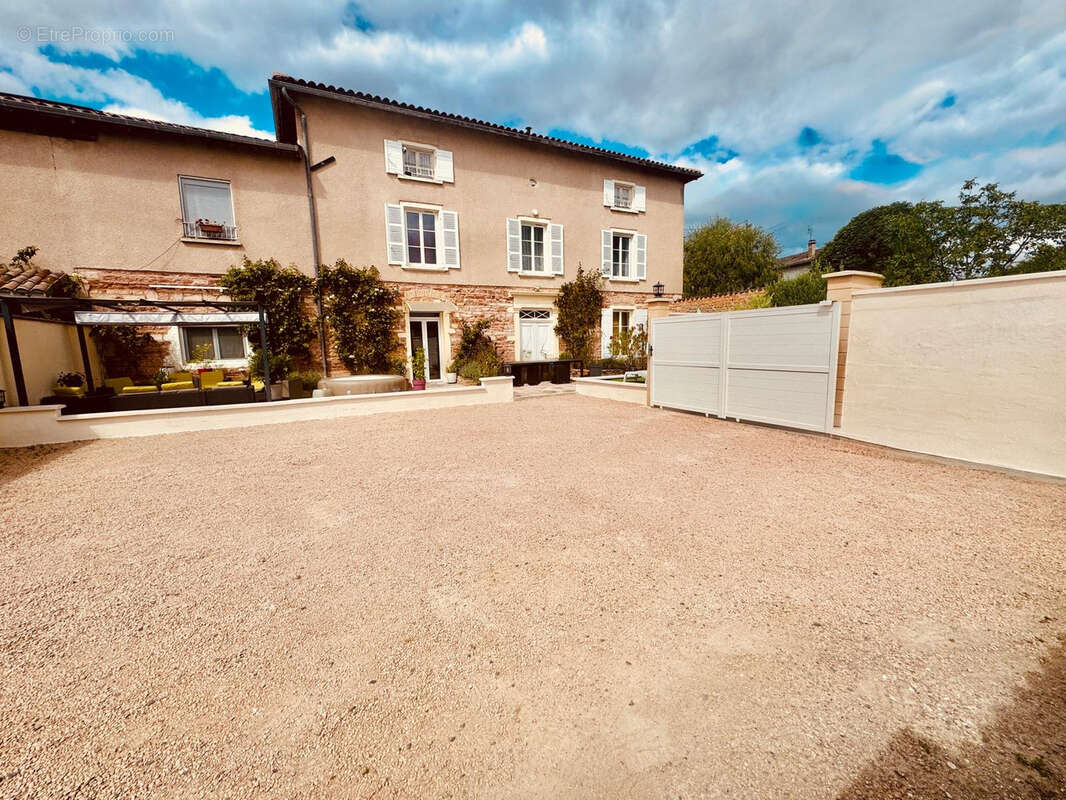 Maison à SAINT-GEORGES-DE-RENEINS