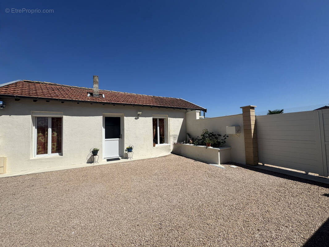 Maison à SAINT-GEORGES-DE-RENEINS