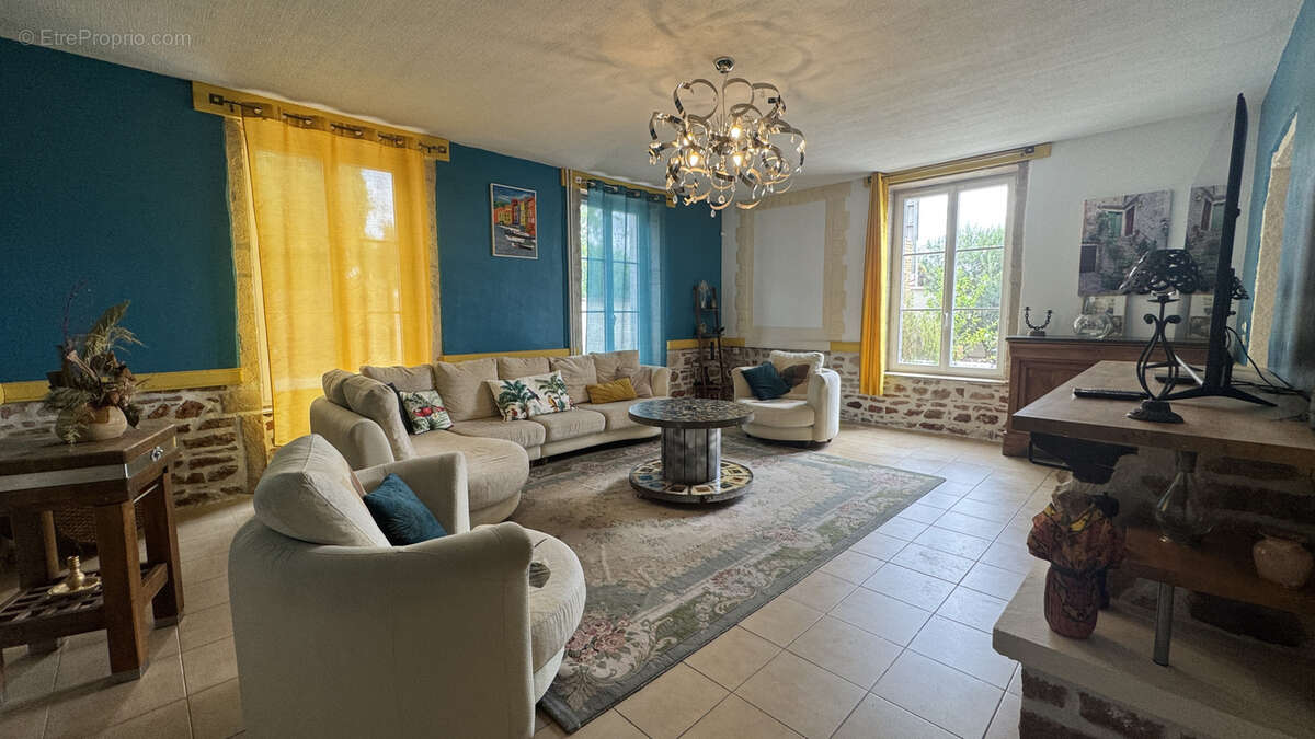 Maison à SAINT-GEORGES-DE-RENEINS