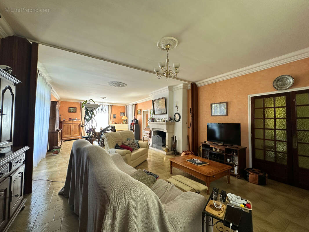 Maison à DECAZEVILLE