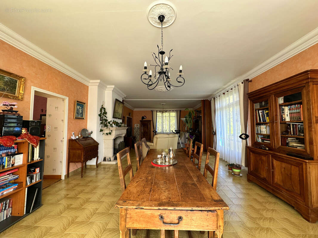 Maison à DECAZEVILLE