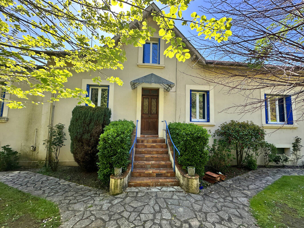 Maison à DECAZEVILLE