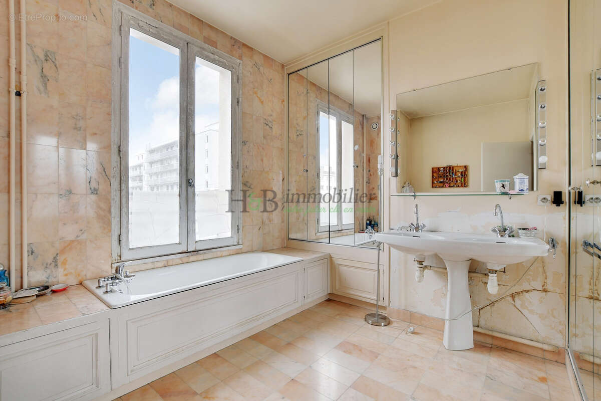 Appartement à PARIS-12E