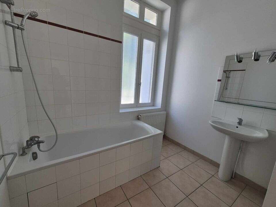 Saint Julien Maison à étage- 3 chambres- terrain 50m²- - Maison à SAINT-JULIEN-BEYCHEVELLE