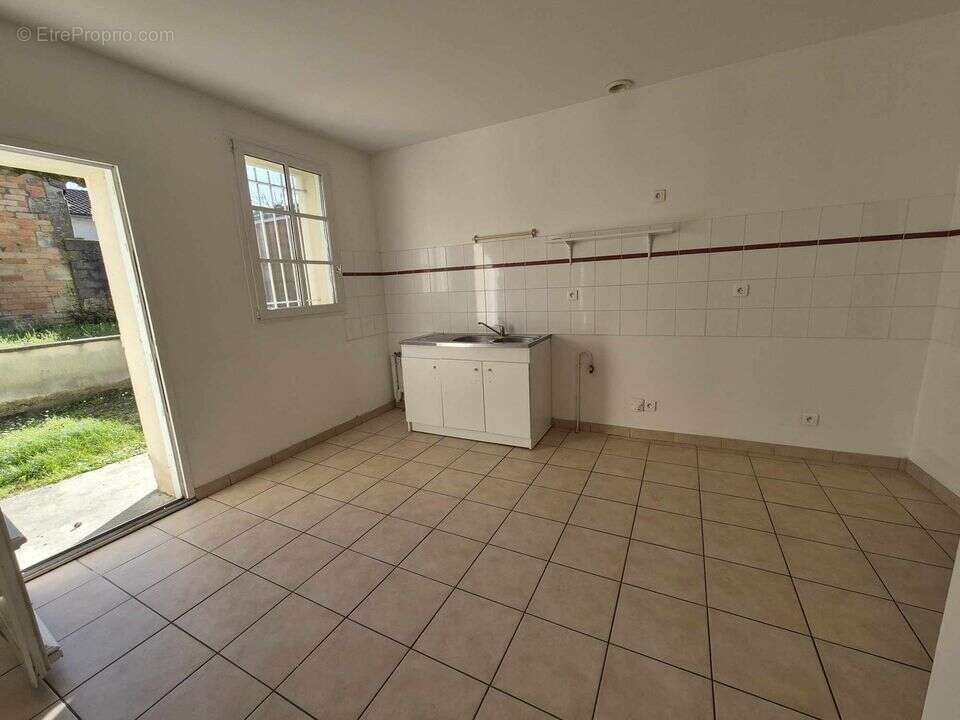 Saint Julien Maison à étage- 3 chambres- terrain 50m²- - Maison à SAINT-JULIEN-BEYCHEVELLE