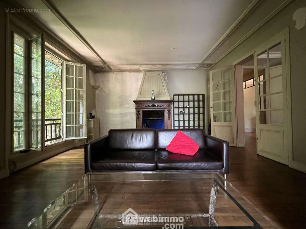 D'une superficie de 42 m2, - Maison à VITRY-SUR-SEINE