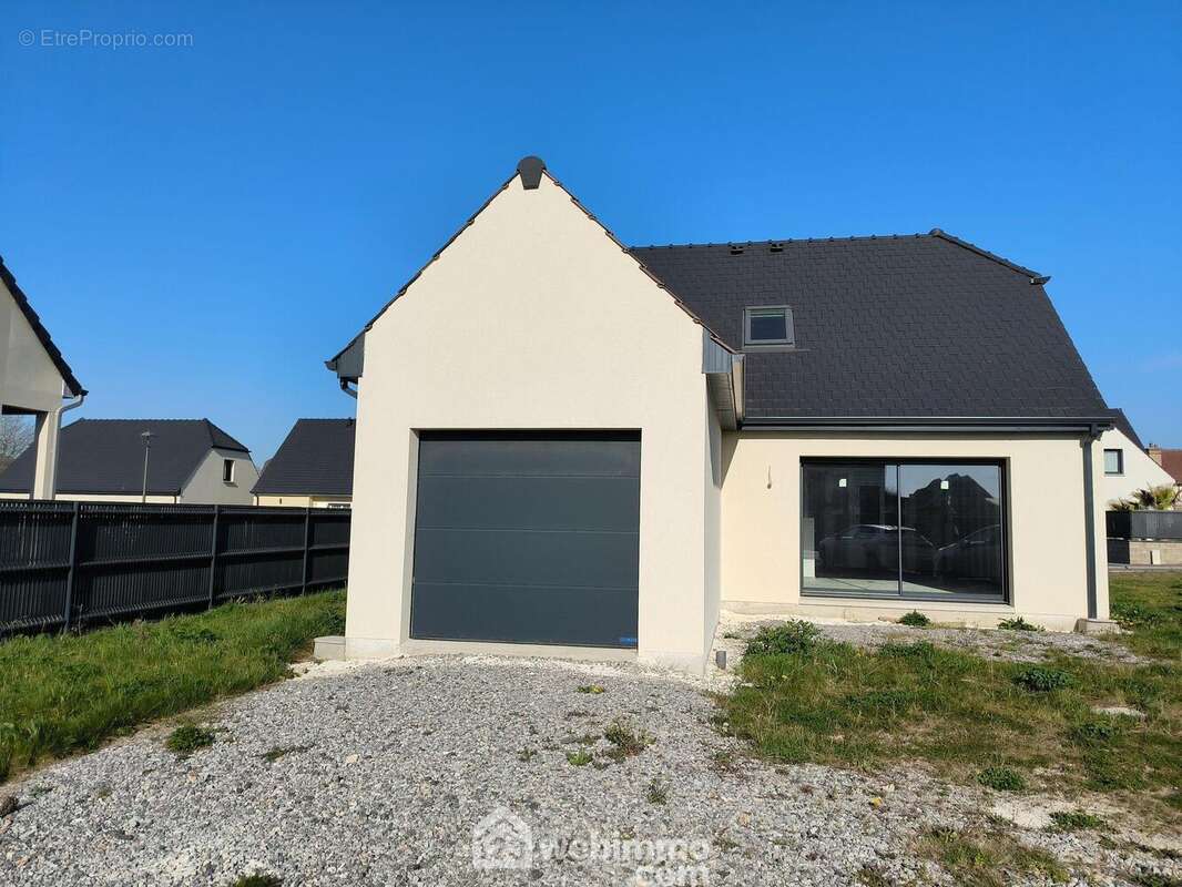 Érigé sur une parcelle de 457 m² - Maison à PARGNY-FILAIN