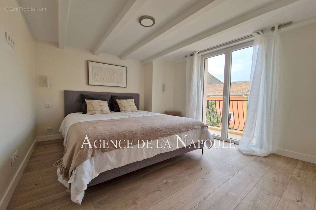 Appartement à MANDELIEU-LA-NAPOULE