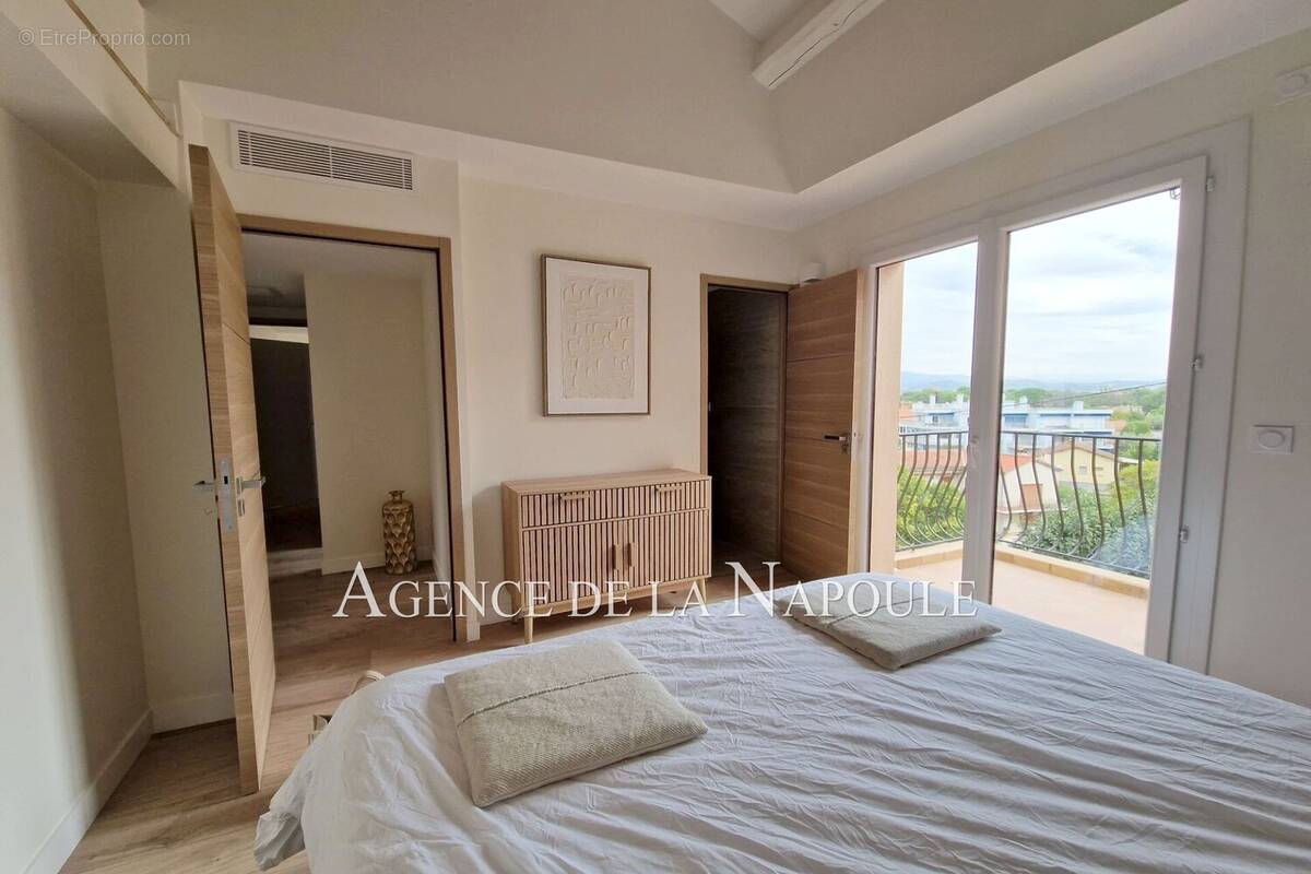 Appartement à MANDELIEU-LA-NAPOULE