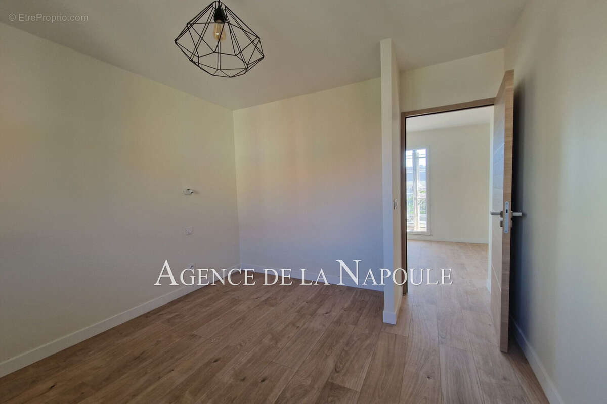 Appartement à MANDELIEU-LA-NAPOULE