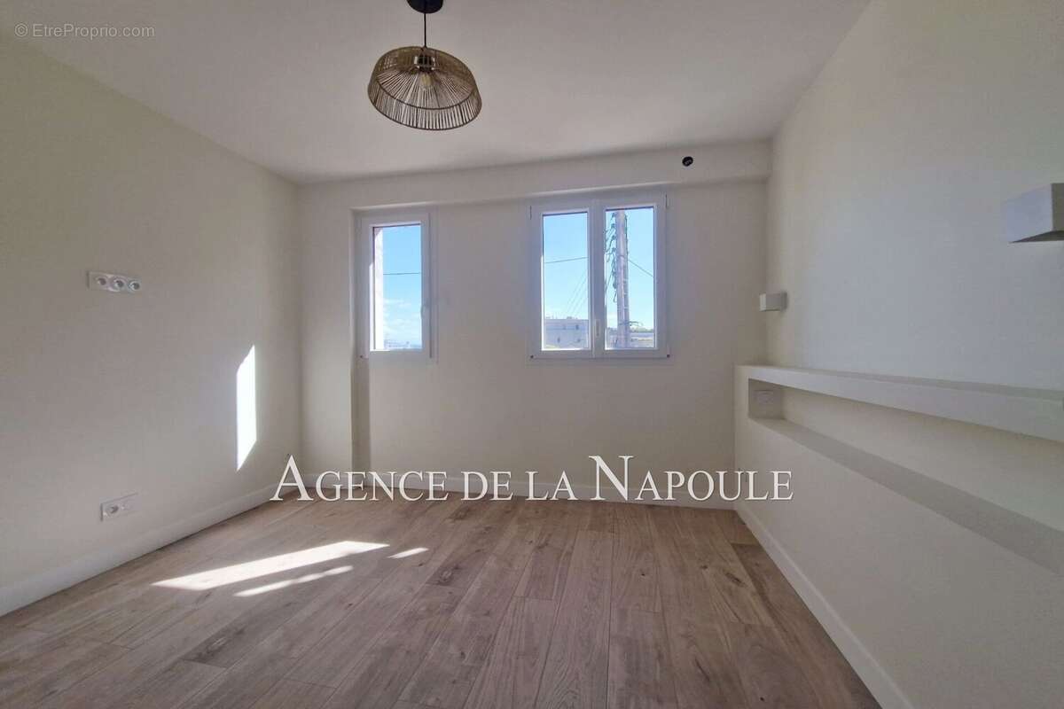Appartement à MANDELIEU-LA-NAPOULE