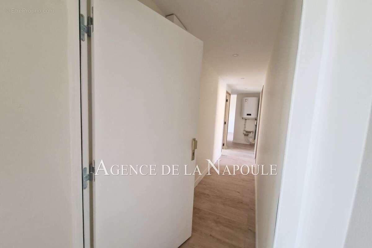 Appartement à MANDELIEU-LA-NAPOULE