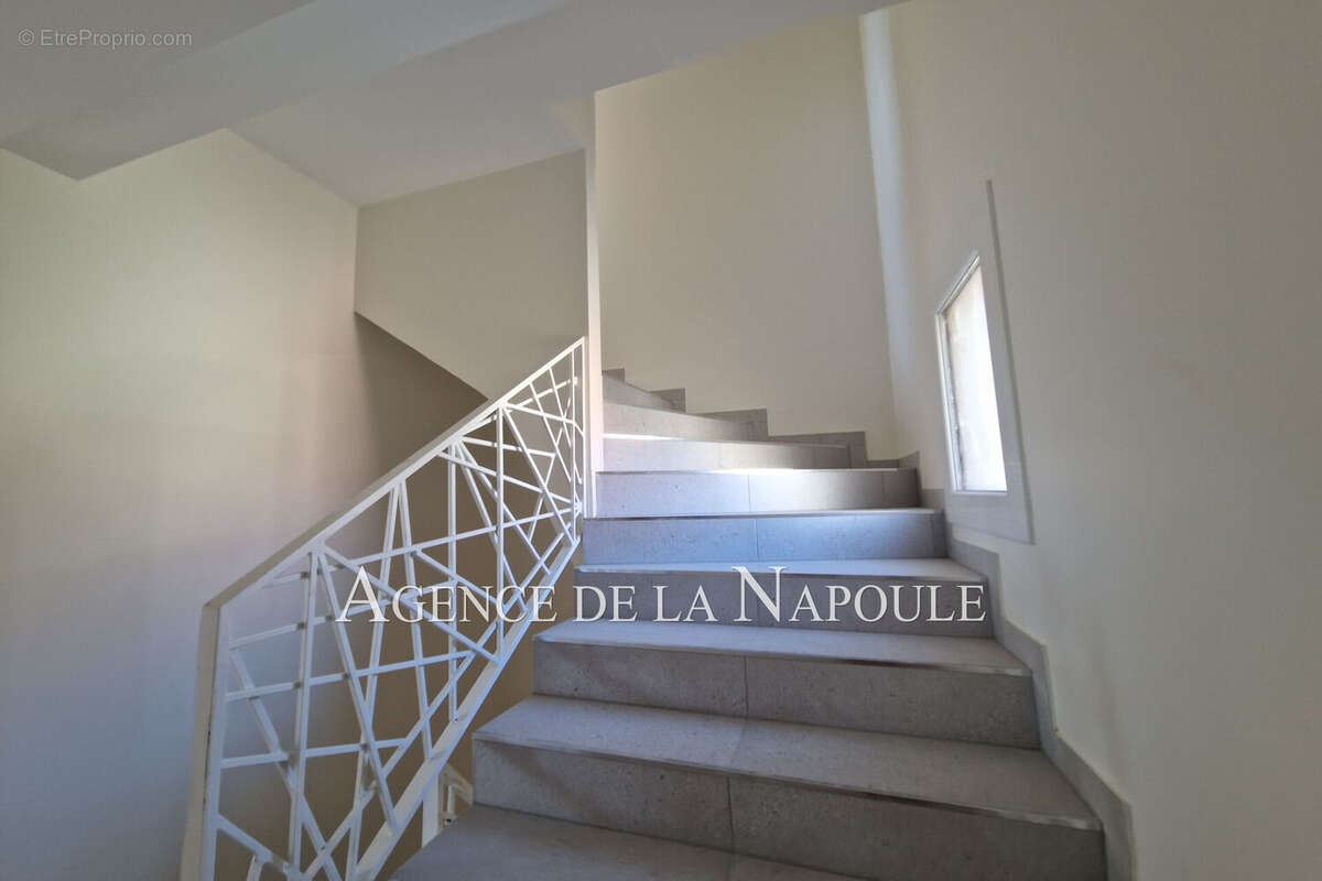 Appartement à MANDELIEU-LA-NAPOULE
