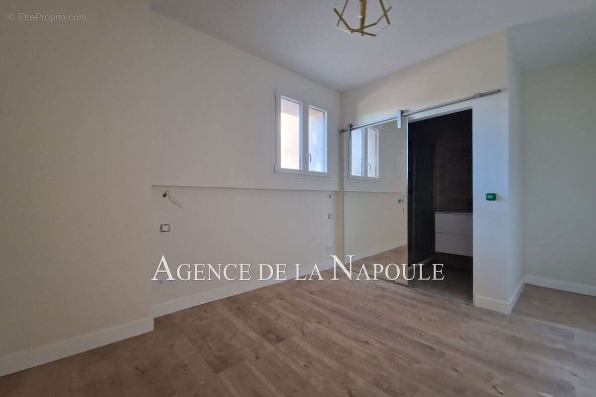 Appartement à MANDELIEU-LA-NAPOULE