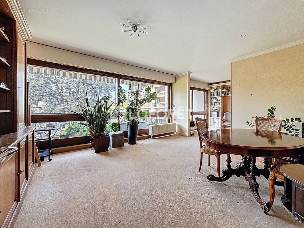 Appartement à LE PLESSIS-ROBINSON