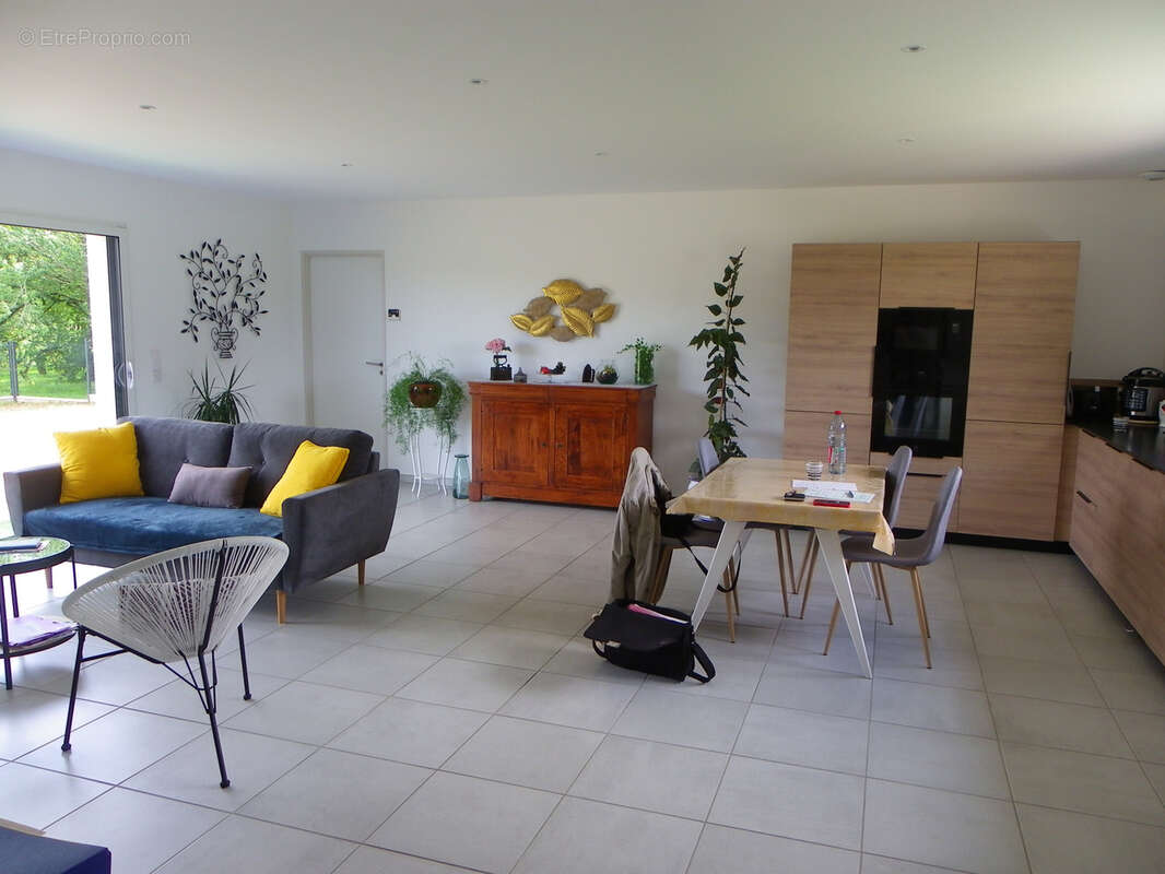 Maison à SAINT-PIERRE-DE-MAILLE