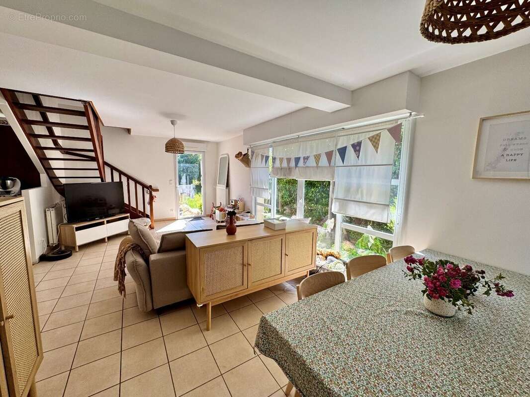 Maison à COLLEVILLE-MONTGOMERY