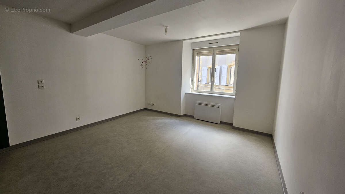 Appartement à SAINT-GENIEZ-D&#039;OLT