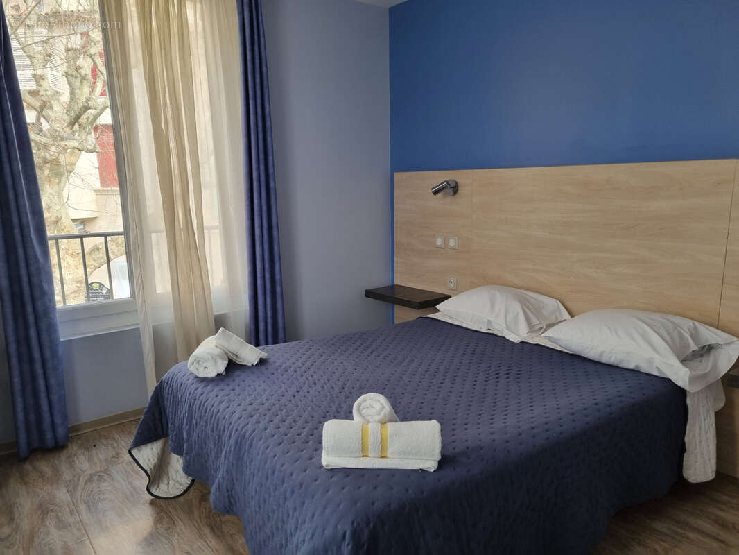 Commerce à MOUSTIERS-SAINTE-MARIE