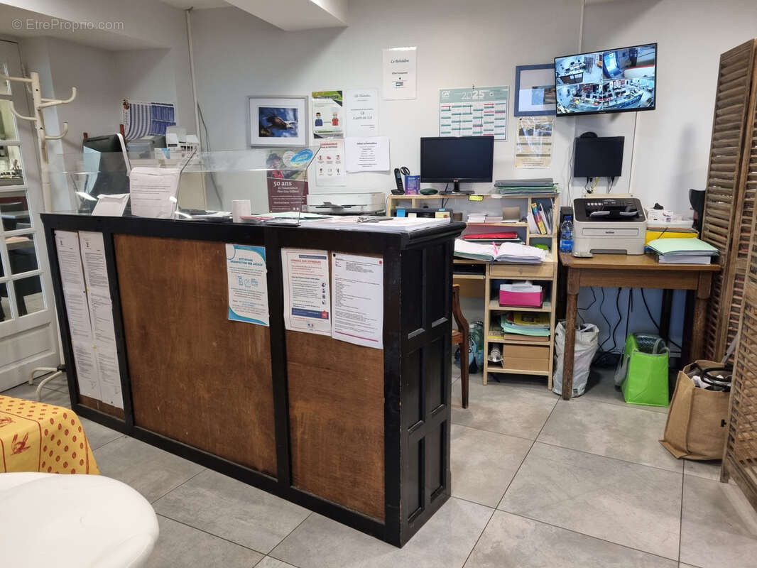 Commerce à MOUSTIERS-SAINTE-MARIE