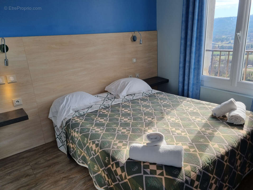 Commerce à MOUSTIERS-SAINTE-MARIE