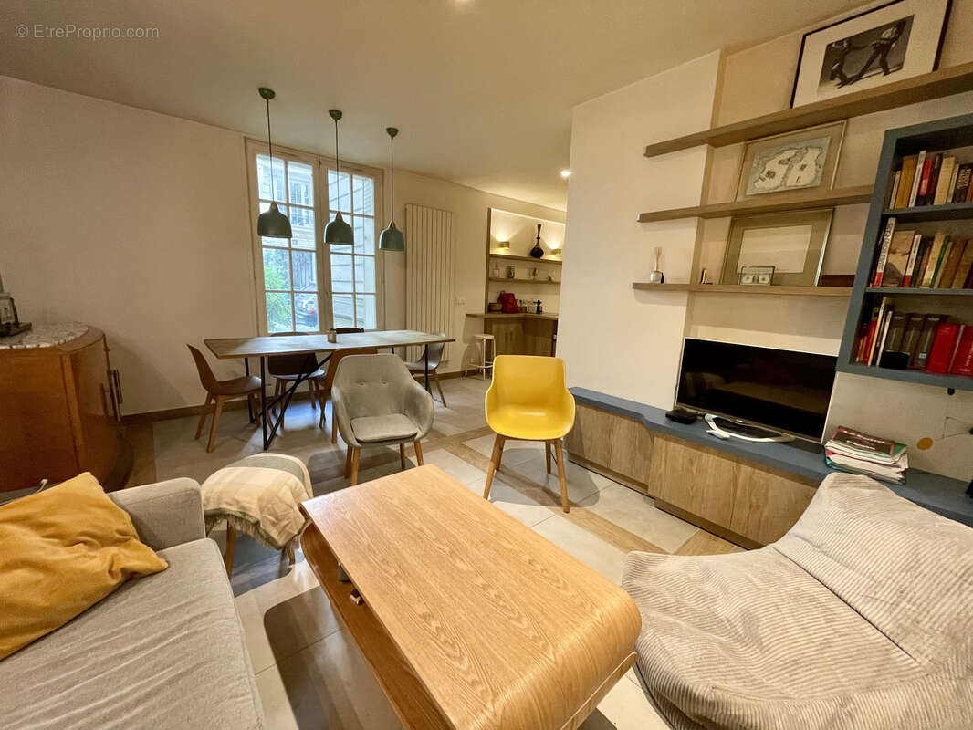 Appartement à PARIS-17E