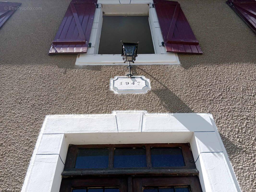 Maison à SERRES-SAINTE-MARIE