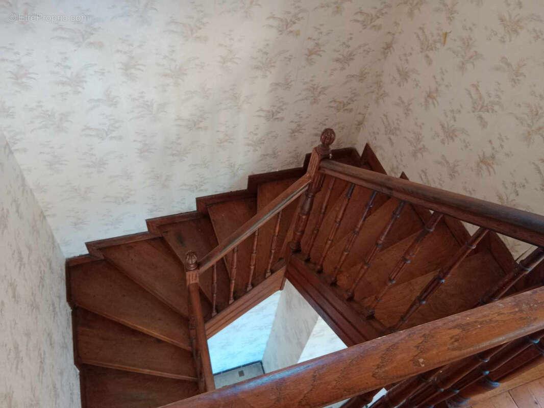 Maison à SERRES-SAINTE-MARIE