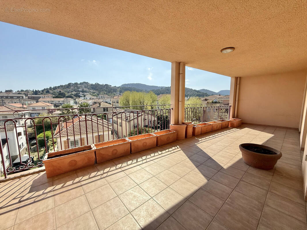 Appartement à HYERES