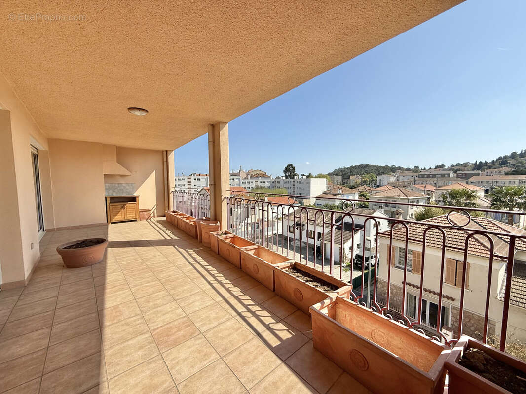 Appartement à HYERES